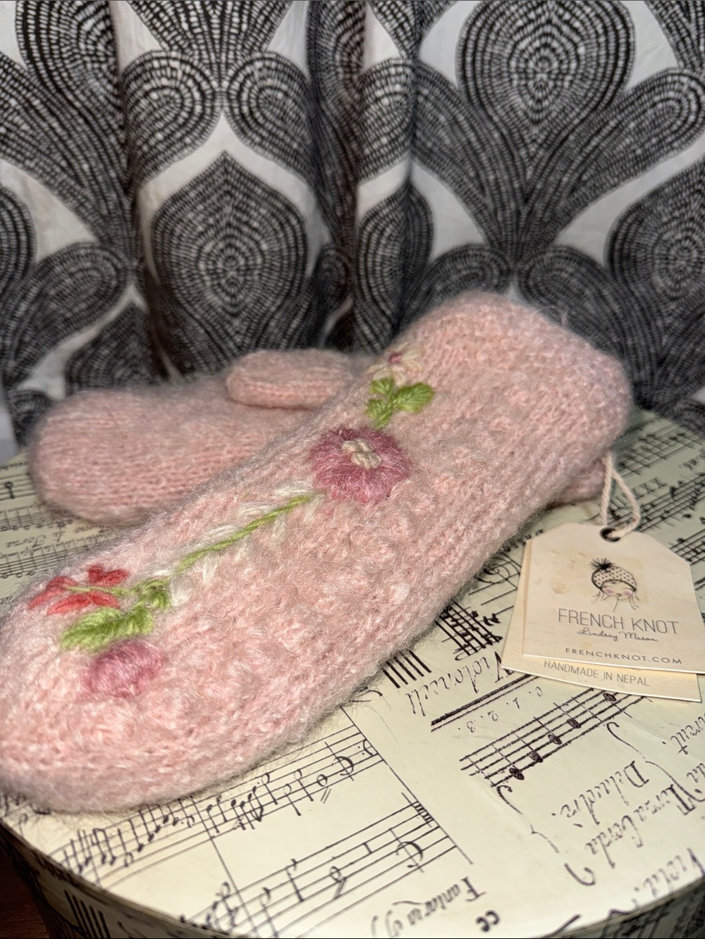 NWT French Knot Hand-Embroidered Floral Knit Mittens Pink Fleece Lined